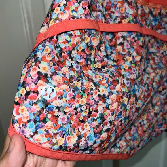 Lululemon 🍋 Run Speed Shorts 4-way Stretch
Prism Petal Size 4 - Picture 5 of 13